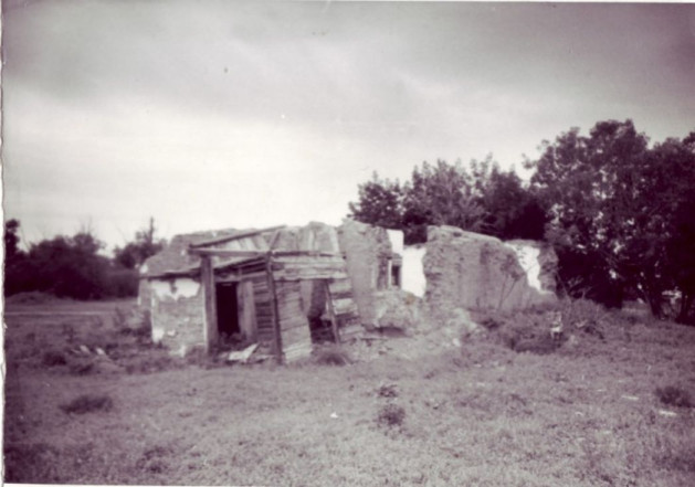 Остатки бараков колонии ГУЛАГа № 8 на территориии монастыря. 1995 год. Фото А.М. Лосунова