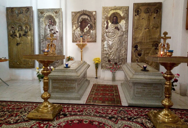 Гробницы великих стариц