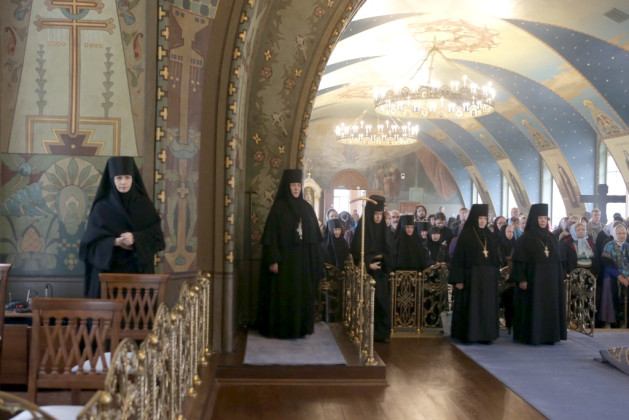 Архиерейское богослужение в день престольного праздника. Рождество Пресвятой Богородицы. 21 сентября 2016 г. Фото: Владимир Ходаков